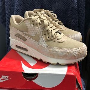 Women’s Nike Air Max 90 PRM